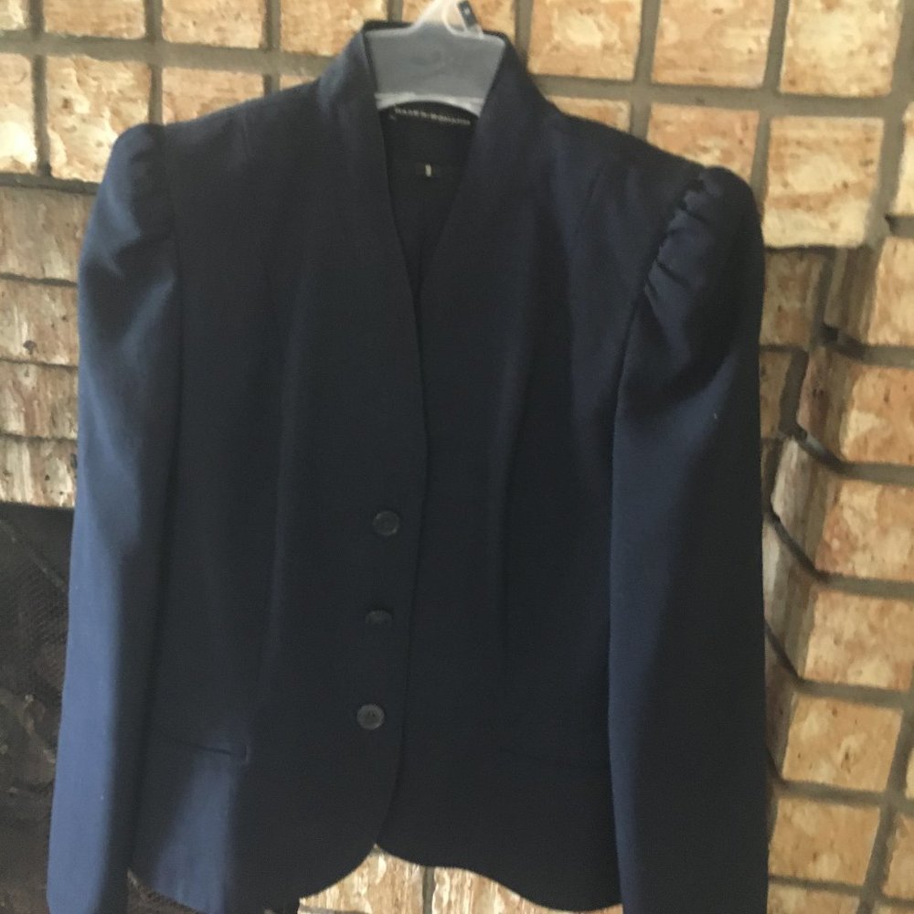Navy blue puffed sleeve linen blazer.